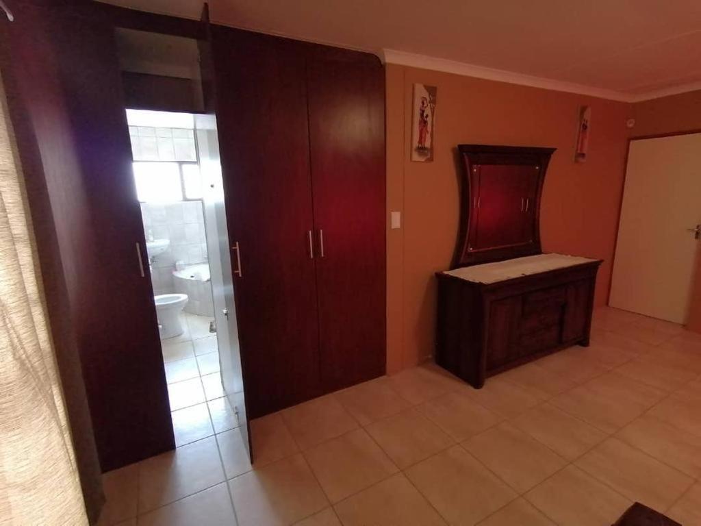 Jjp Self Catering - Three Bedroom House Lüderitz Exteriör bild