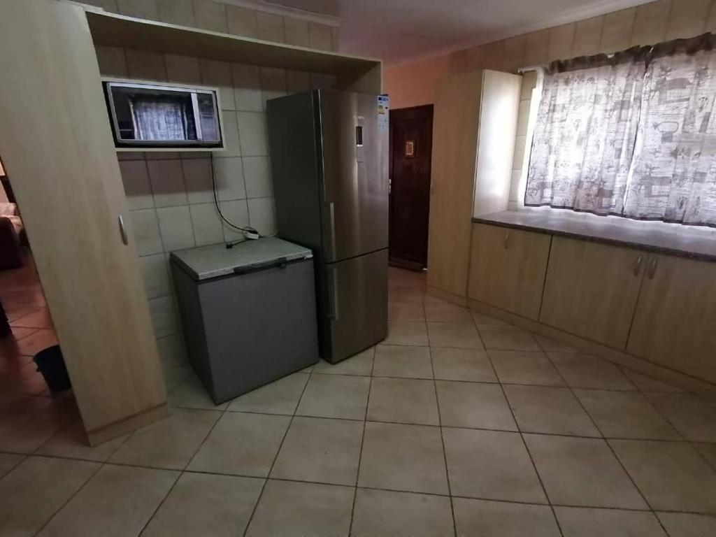 Jjp Self Catering - Three Bedroom House Lüderitz Exteriör bild