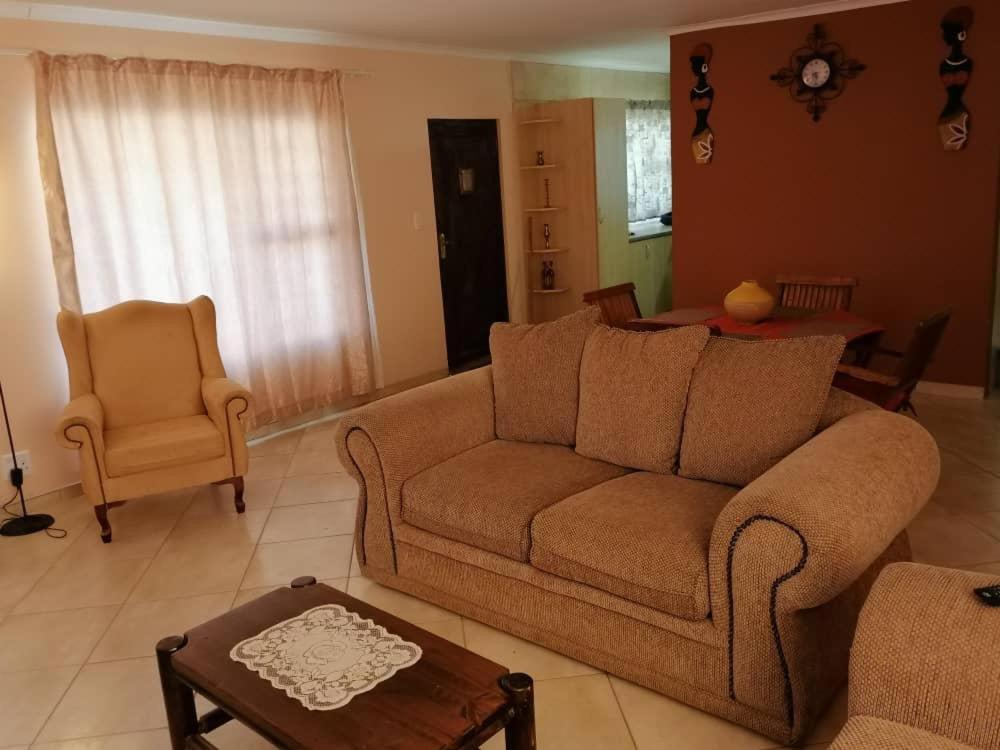 Jjp Self Catering - Three Bedroom House Lüderitz Exteriör bild