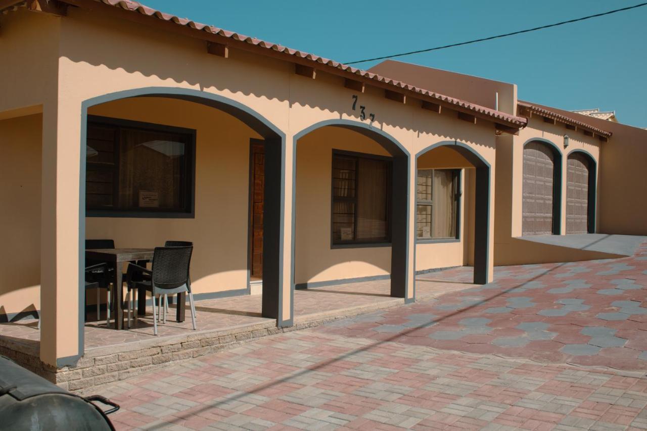 Jjp Self Catering - Three Bedroom House Lüderitz Exteriör bild