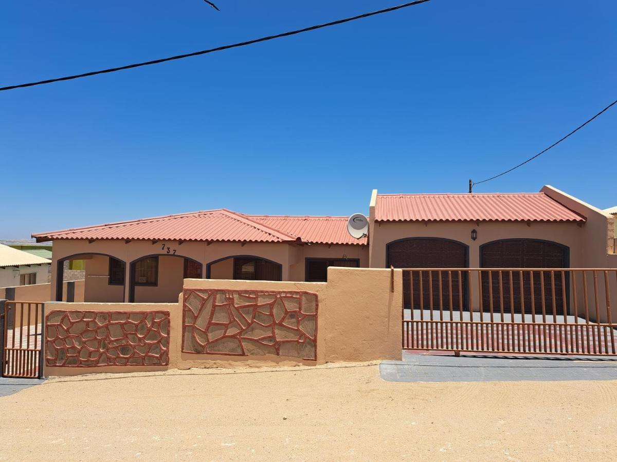 Jjp Self Catering - Three Bedroom House Lüderitz Exteriör bild