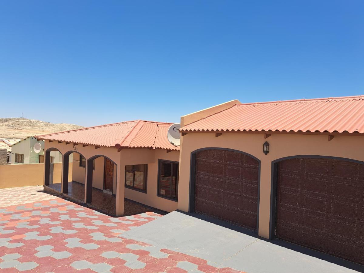 Jjp Self Catering - Three Bedroom House Lüderitz Exteriör bild