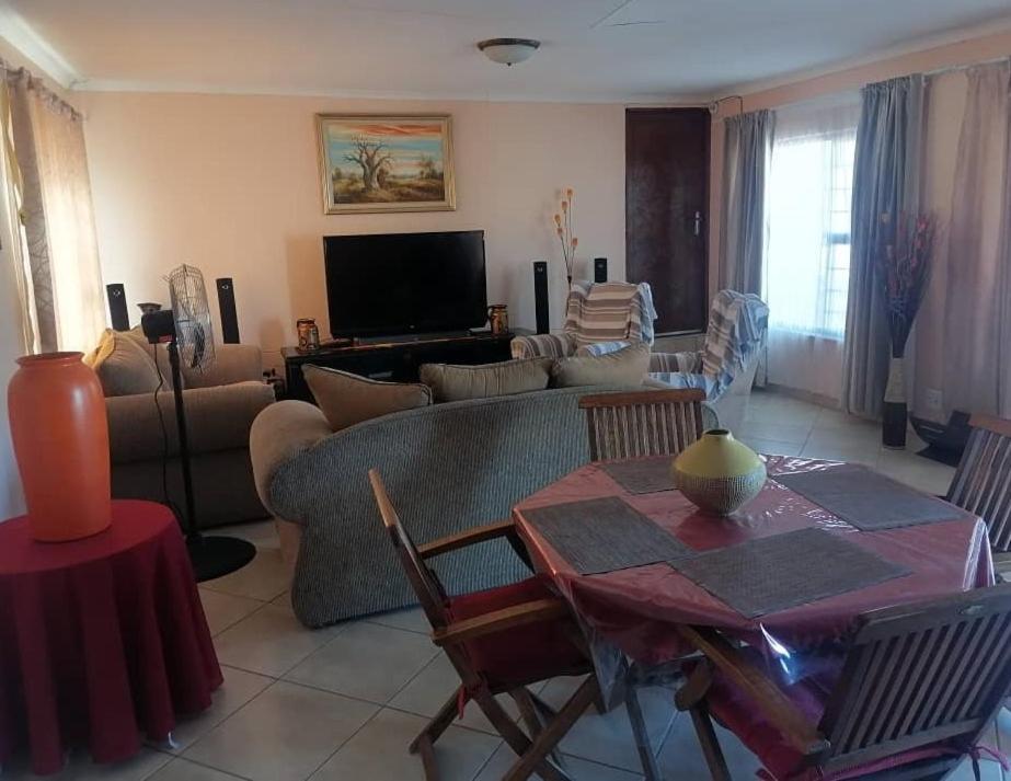 Jjp Self Catering - Three Bedroom House Lüderitz Exteriör bild